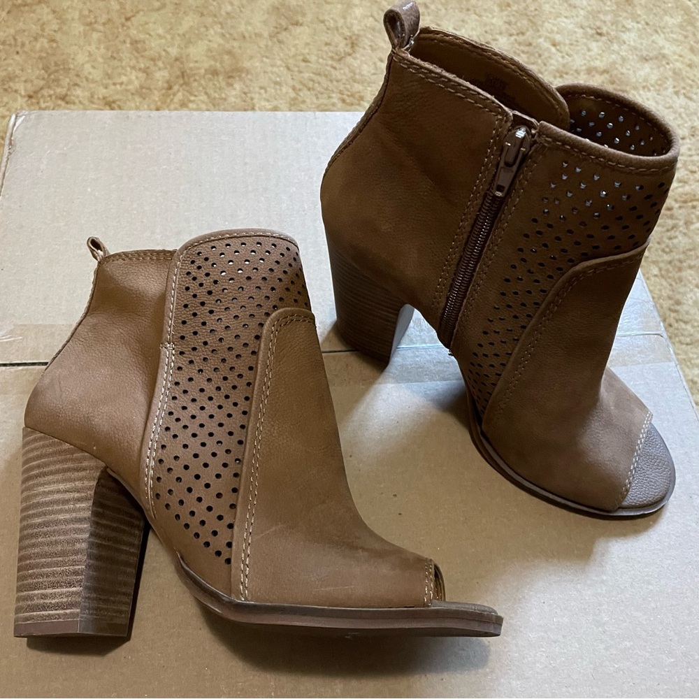 Lucky Brand Lakmeh Women's 9 M
Sesame Brown Open Toe Ankle
Booties Shoes